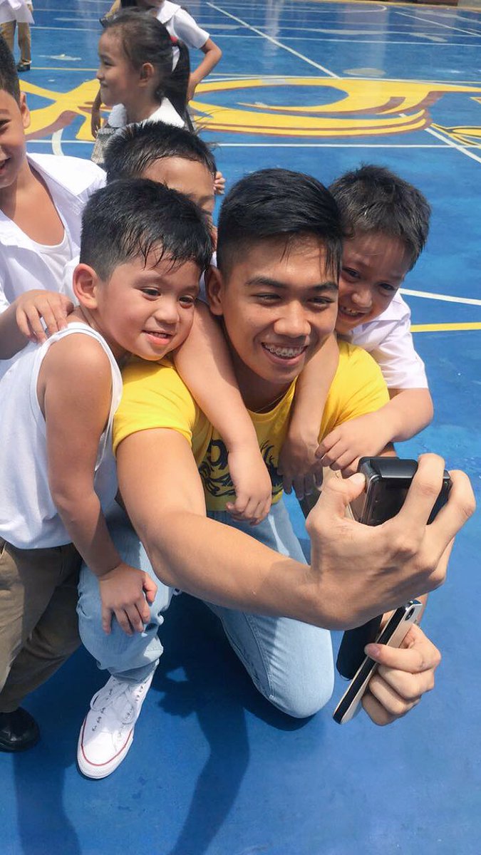 saabyvee's tweet photo. Little bro being kuya with these little bully-lits. π€ #TeamValdez #TeamBaste #BravoBaste https://t.co/bLnjIC3HSd