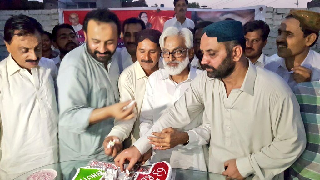 MirSohrab's tweet photo. 63rd Birthday Celebration of Shaheed Mohtarma Benazir Bhutto with Anwer Mahar, Ex-Pres #PPP Sukkur &amp; @Qavi_Mian #PSF https://t.co/s08z2Jqfyw