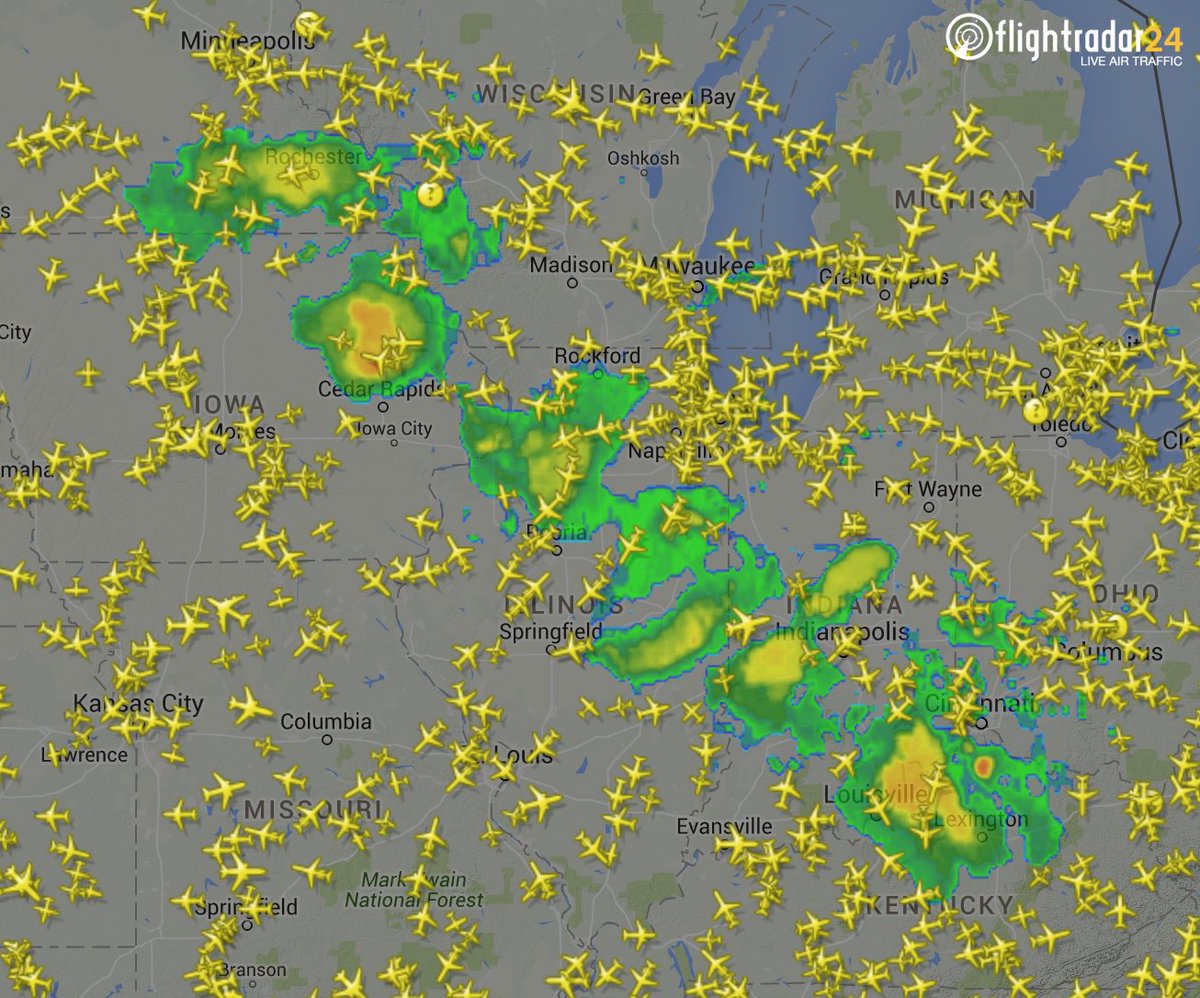 Storms in the Chicago-area expected to build this afternoon, increasing delays likely. flightradar24.com/airport/ord/map #ILwx