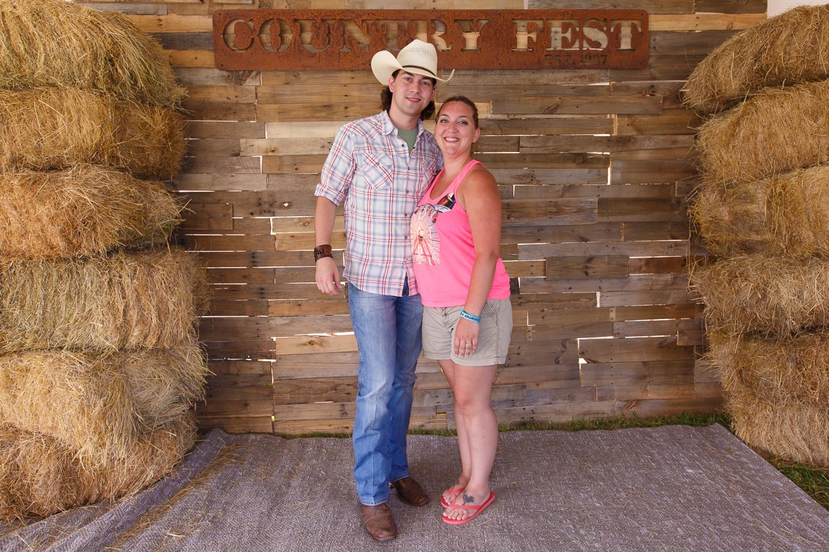 Megsoliver3's tweet photo. Got to meet @wmmorgan at @countryfest! Very cool...we told him there should a son about baby hazels! https://t.co/H7QYk3IkEy