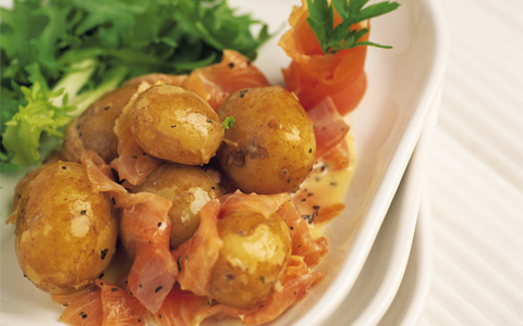 Bordbia's tweet photo. Feeling peckish? Try a Salad of New Potatoes &amp; Smoked Salmon with Dill and Mustard Dressing. https://t.co/goLo9GaipL https://t.co/zhsOIBdkoM