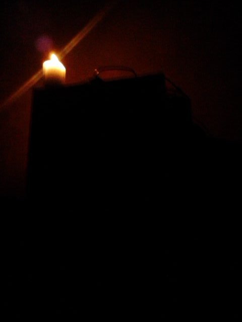Ezra_resa's tweet photo. wah PLN kagak tau orang seneng dah acara mati lampu ::Β°_Β°:: #LaksaniSisterTheCommentNET https://t.co/sh9HYuaOl5