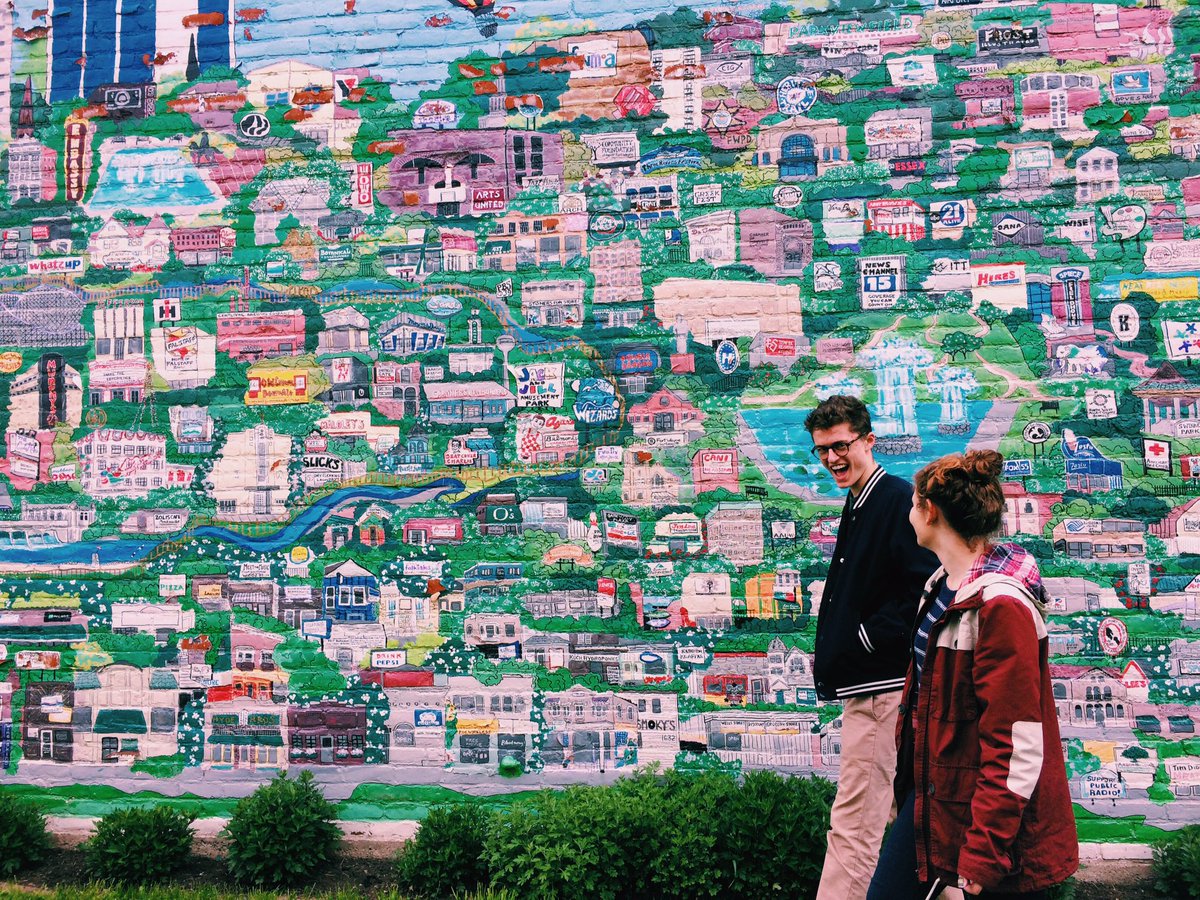 vanniebeee's tweet photo. @troyesivan fun things to do in Fort Wayne pt 2: Hyde Bros !! Cute pink barn out back and cats in stacks 📚📚 https://t.co/zgKRxDeMuc