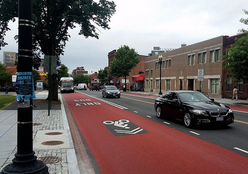 D.C.'s brand-new, bright-red bus(/bike) lanes. Lookin good! beyonddc.com/log/?p=8957 @beyonddc