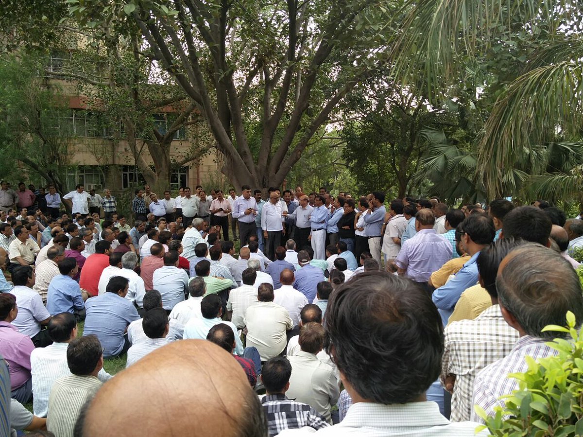 djbengineer's tweet photo. #djbengineers pics of today demonstration at Head office, DJB
#workwithrespect @KapilMishraAAP @ArvindKejriwal Sir https://t.co/5jv86f4W21