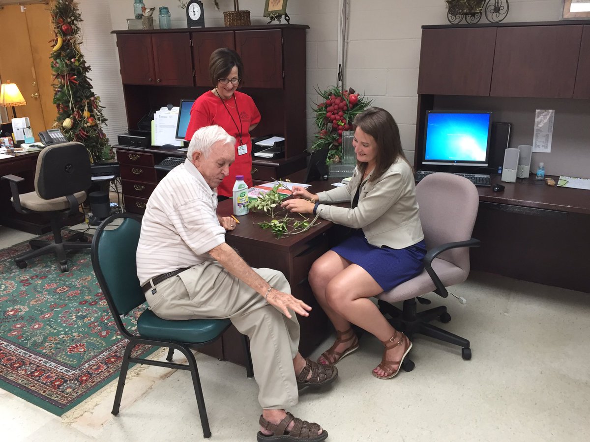 <a href="/ACESedu/">Alabama Extension</a> REA <a href="/lucyeedwards/">Lucy</a> working w/ a client to evaluate pest and disease probs. Next up,
Canning Workshop @ 1 pm.