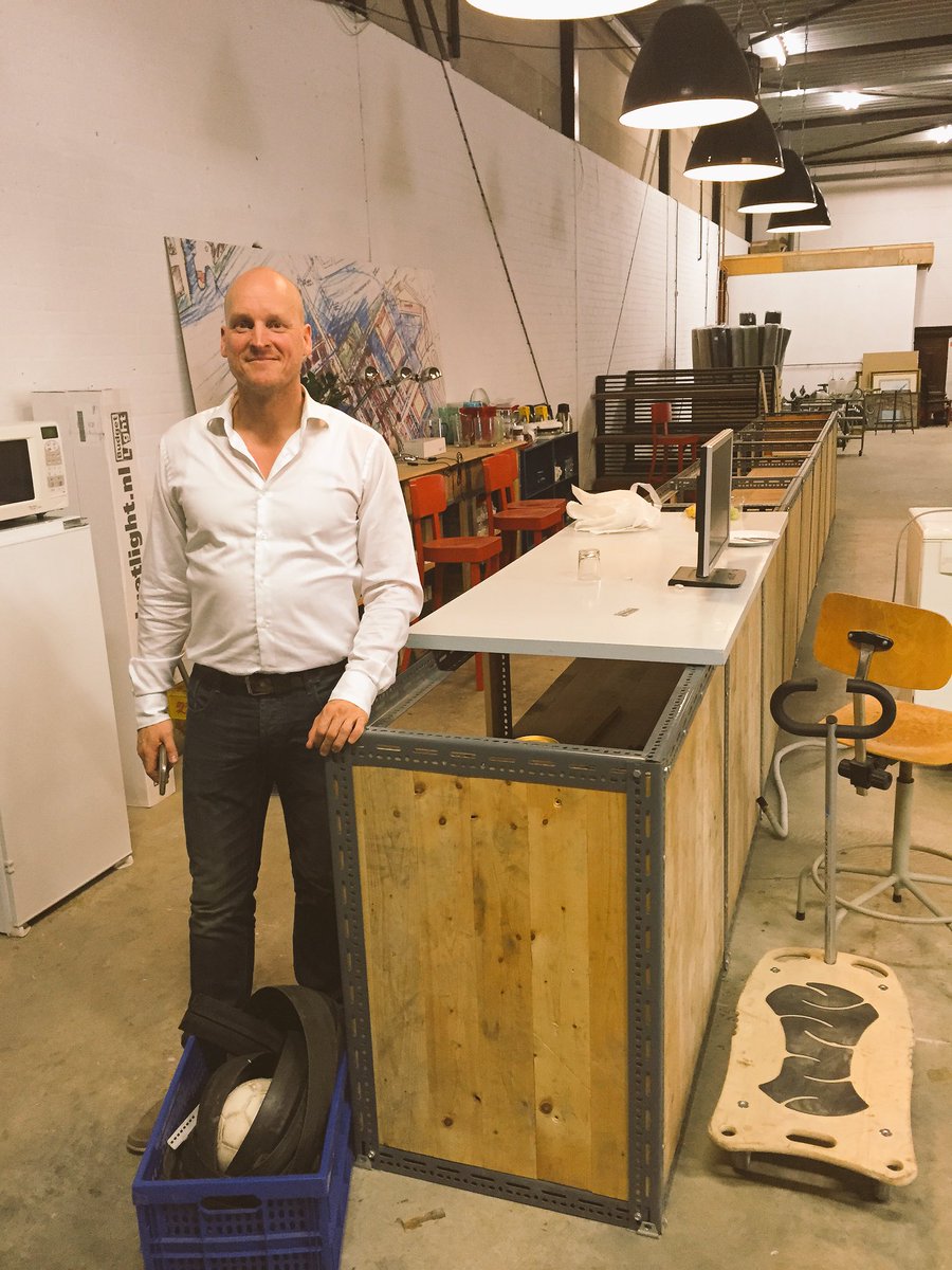 Met Dok-A van @duurzom op bezoek bij <a href="/Hal24hotspot/">Hal24</a> van John Meijer. Een creatief circulair FabLab in Almere!
