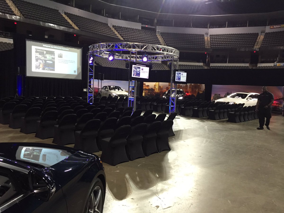 zdubbub79's tweet photo. Getting learned up on the new 2017 Mercedes-Benz E-Class!  #EclassChi https://t.co/S7w7Ln4UpV