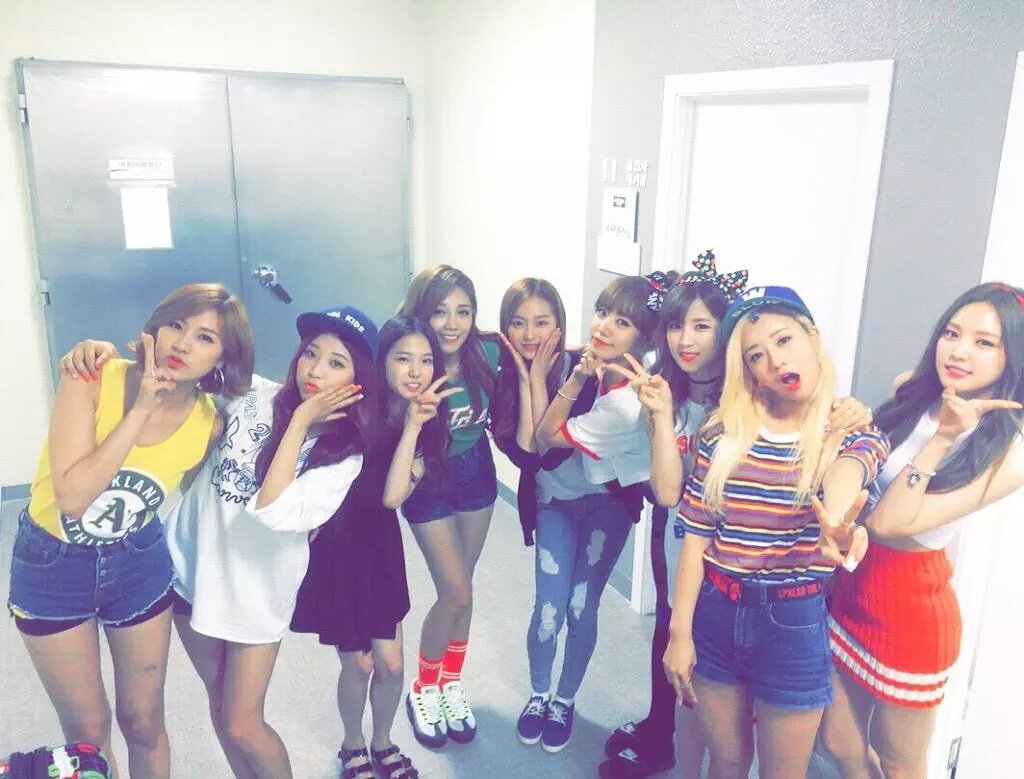 CLCTHAI's tweet photo. [♡] ในรายการ M! Countdown วันที่ 23 สาวๆจะบันทึก Special Stage เพลง Mr. Chu ของรุ่นพี่ Apink ส่วนเพลง 아니야 แสดงสดค่ะ https://t.co/ihIXcO5XXm