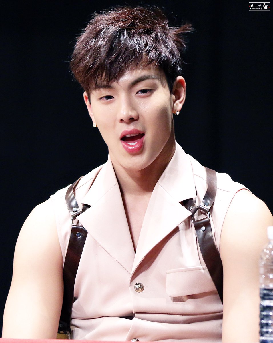 ALLOFME_SHOWNU's tweet image. 💫 160619 용산팬싸 셔누 💫
#셔누 #SHOWNU #몬스타엑스 #MONSTA_X
바람에 날리는 머리카락도 살짝 내밀고 있는 입술도 어느곳하나 빠지지않고 모두 좋아해요