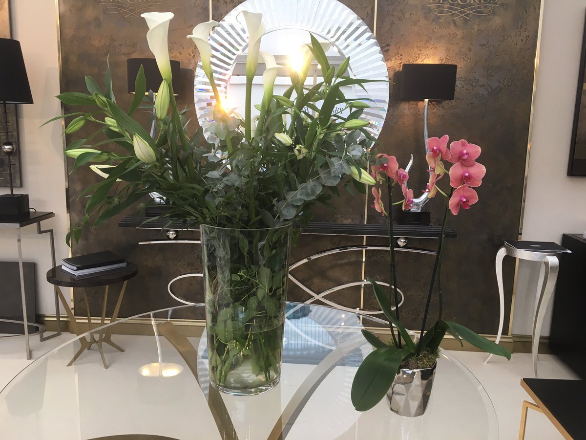 DecorusDesign's tweet photo. Disgusted with the quality, customer service and attitude of @ChelseaWildSW10 #flowers. Nearly £200! #ripoff https://t.co/FAfrgUiVPZ