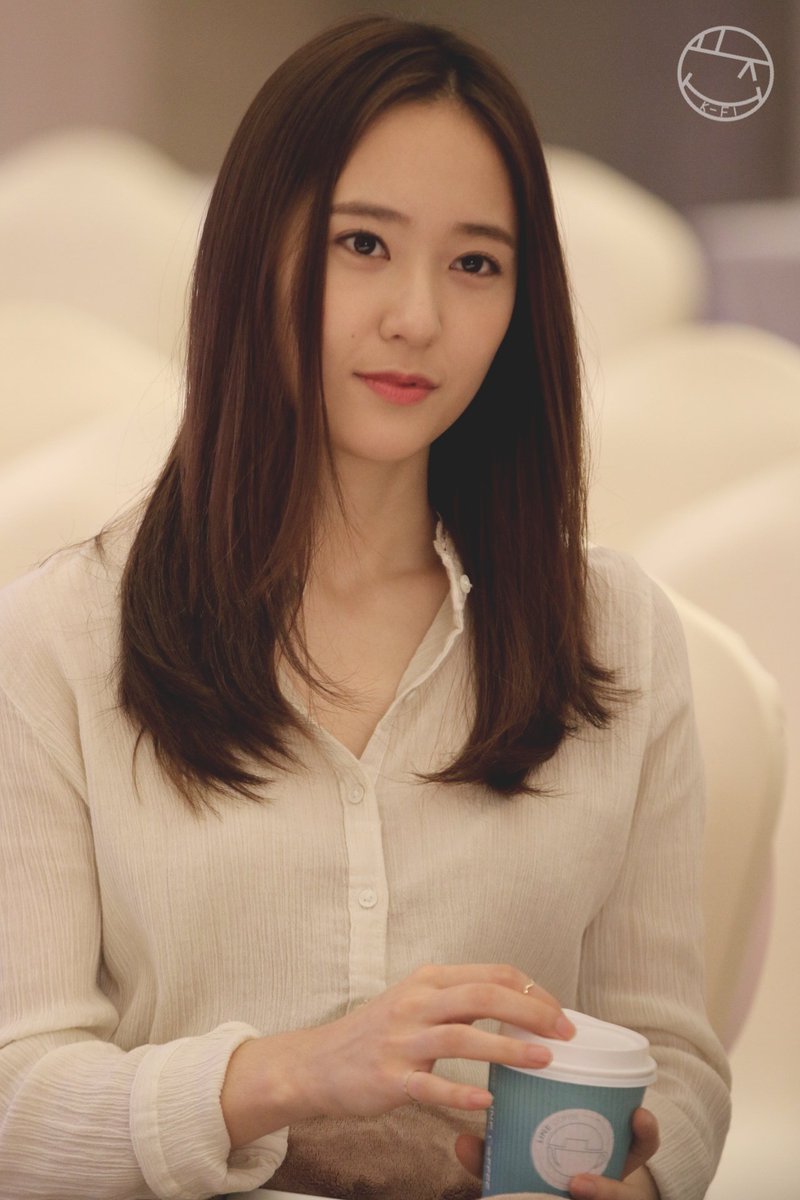 KrystalTHFans's tweet photo. 160621 KRYSTAL Graduation Season
©K-Fi郑秀晶个人站
https://t.co/Ffpp50Hen4
https://t.co/xQhYWLuX2D
https://t.co/mvlQOt4vDK https://t.co/rrGiiNTKUh