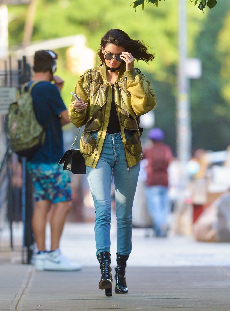 _KardashiansOff's tweet photo. Kendall out in NY City yesterday. 😊 #KendallJenner #JennerUpdates https://t.co/Ovuo3lh8Jv