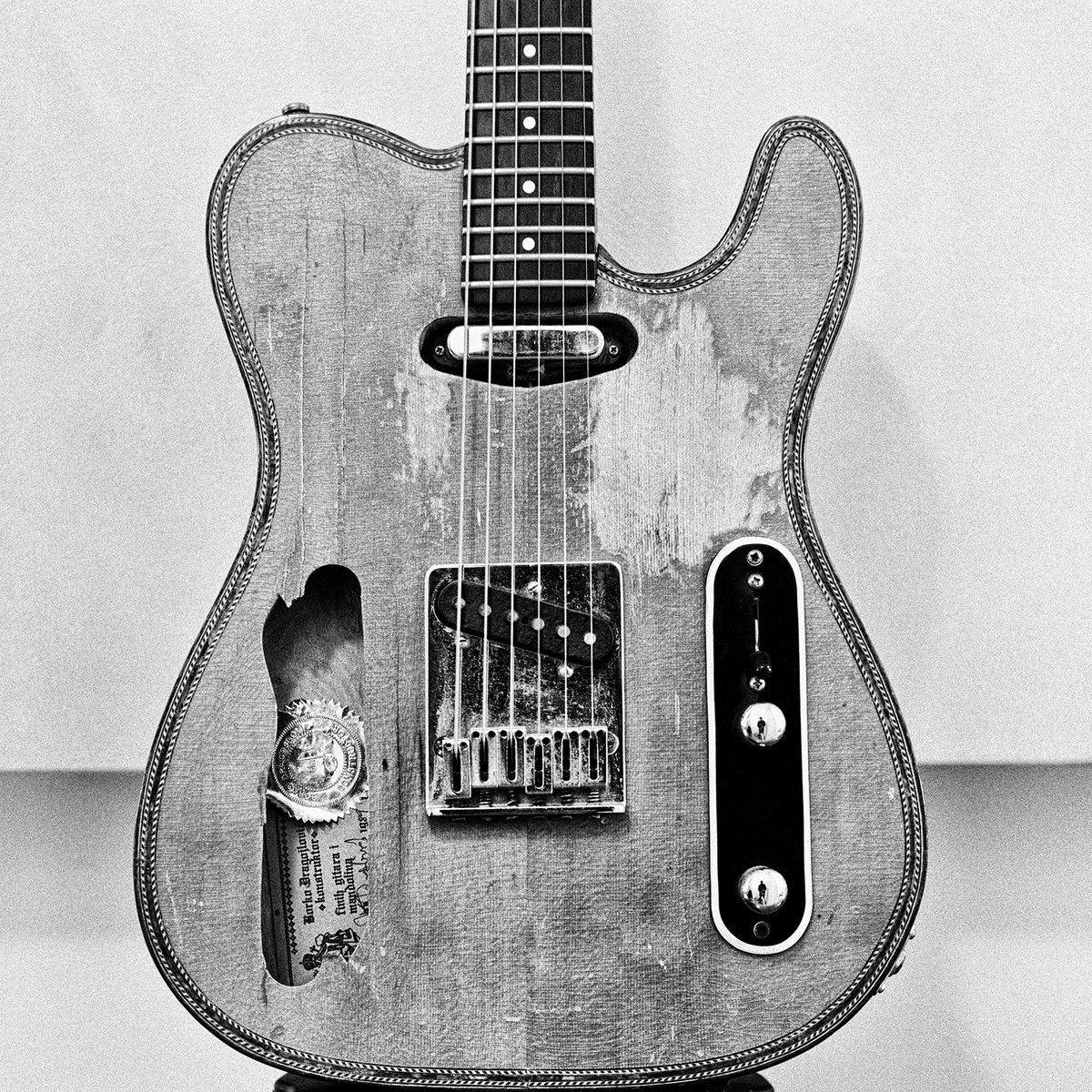 DanLimPhoto's tweet image. It’s been on every tour, every recording I’ve ever done. Thanks Jeff. ow.ly/YQLQ300XSzw