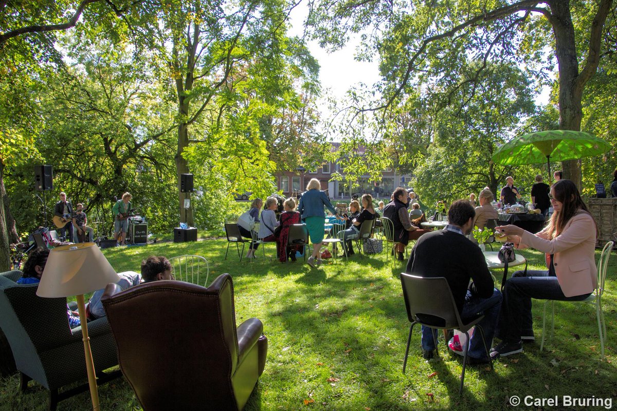Het wordt een zonnig weekend! Neem je picknickkleed mee en geniet op het veelzijdige Festival de Veste! #zomer #zon!