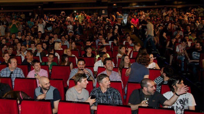 Alextrxm's tweet photo. Les gens qui vont voir le monde de Dory :

ce qu'on pense VS la réalité https://t.co/nipj3tfsKz