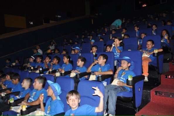 Alextrxm's tweet photo. Les gens qui vont voir le monde de Dory :

ce qu'on pense VS la réalité https://t.co/nipj3tfsKz