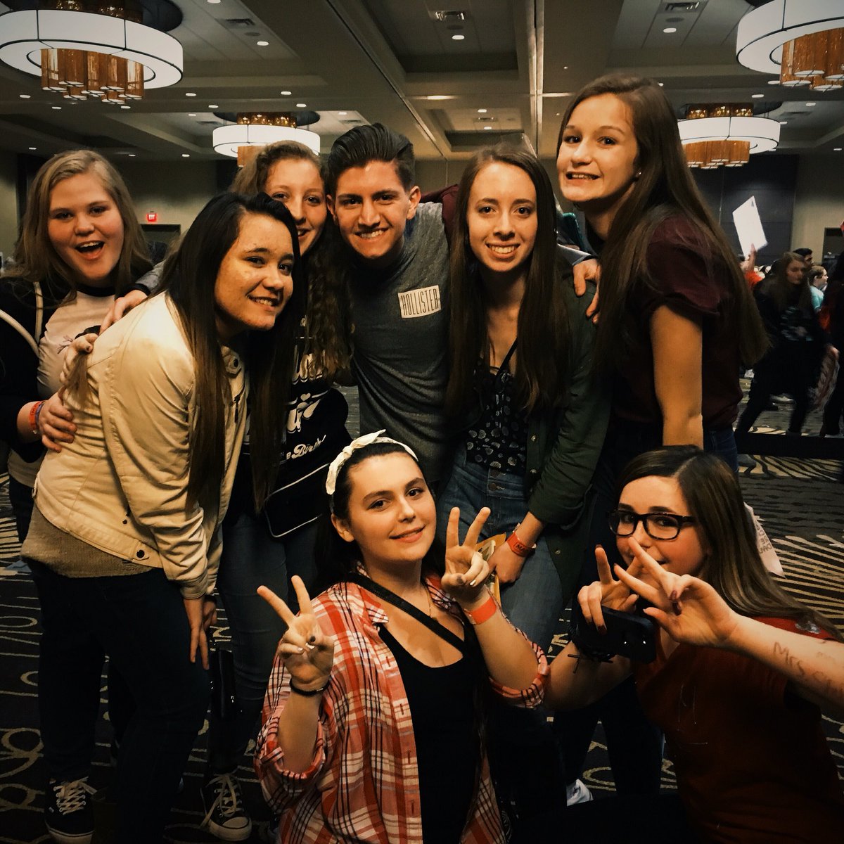 rowlandbabyy's tweet photo. i met my best friends at #magconphilly β€οΈ @MAGCONTOUR https://t.co/VAJoXFOWHq