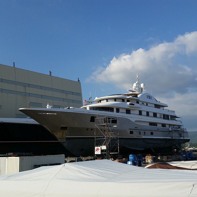 #batonrouge #icon 62m hauled out yesterday in #monacomarine in La Ciotat #mmlc 📷: @vincentlarroque