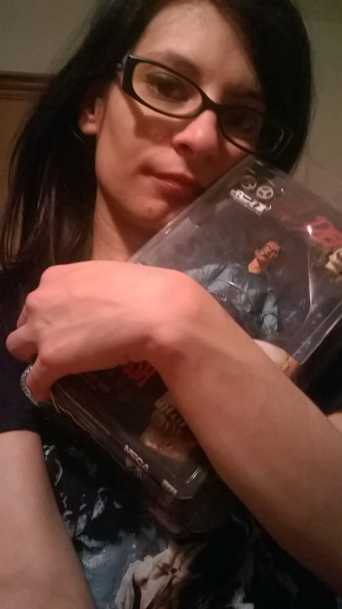 LadyOcelot87's tweet photo. Happy Birthday @GroovyBruce  :3 <3 
@EvilDead @AshvsEvilDead https://t.co/ozUOdRjygE