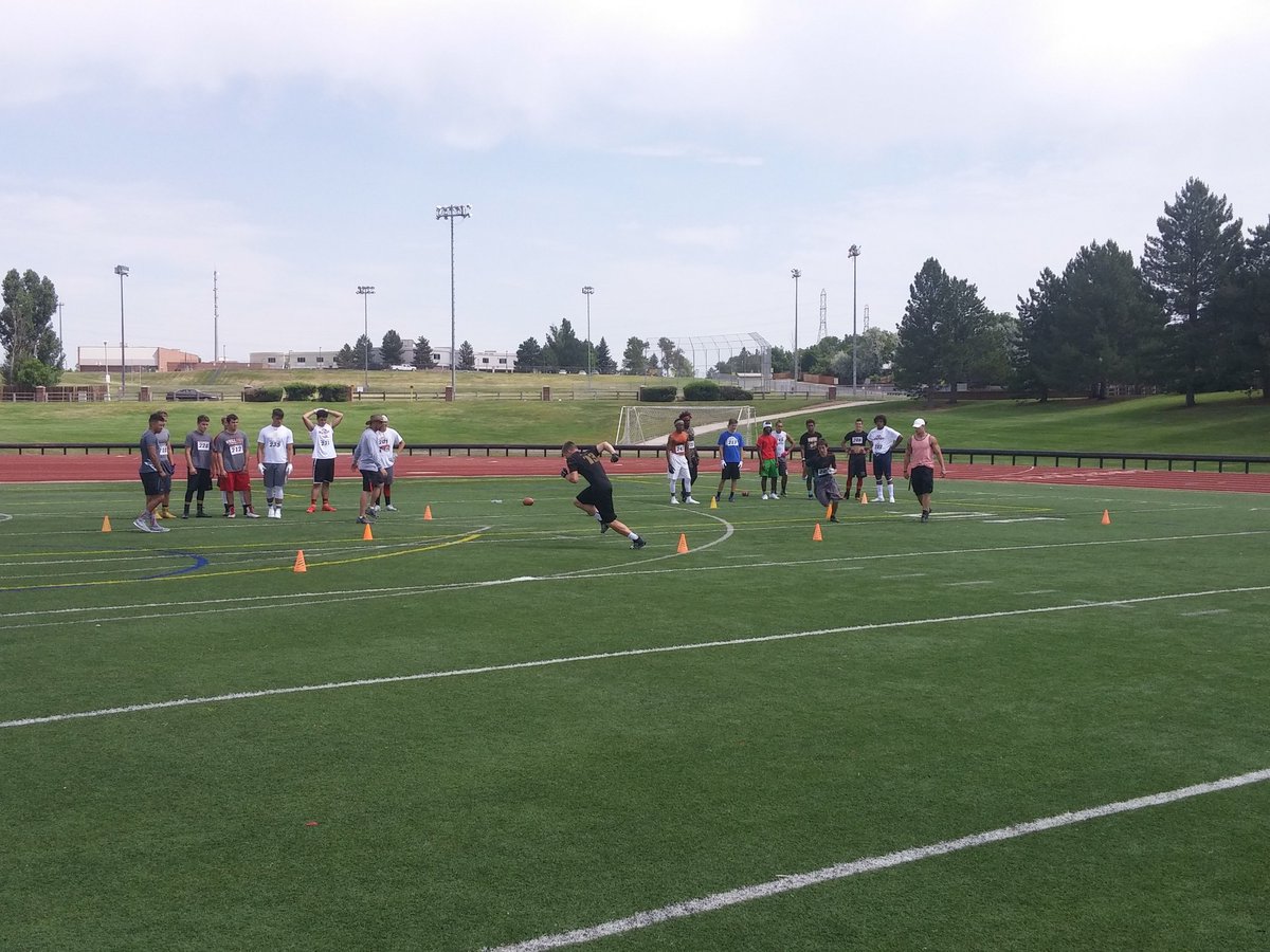 CoachJVG's tweet photo. WR's learning how to create seperation! @MountaineerFB @RHSRaidersFB #SquareDrill #MountUp #StrictlyBusiness https://t.co/qyjNf3cyJq