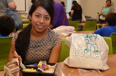 USDA_FNS's tweet image. Libraries are important partners in #SummerMeals -- making nutritious meals available to kids  &amp;amp; teens!