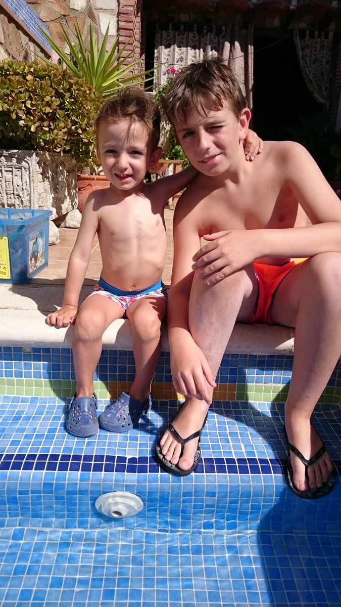 belenlaperri's tweet photo. Tarde de piscina https://t.co/kXdufAOkU6