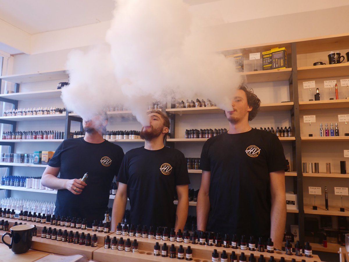 houseofvapesldn's tweet photo. Vaping in Notting Hill 💨 #vape #vaping #vapeshop #nottinghill #portobelloroad https://t.co/EJgTbOTIqS