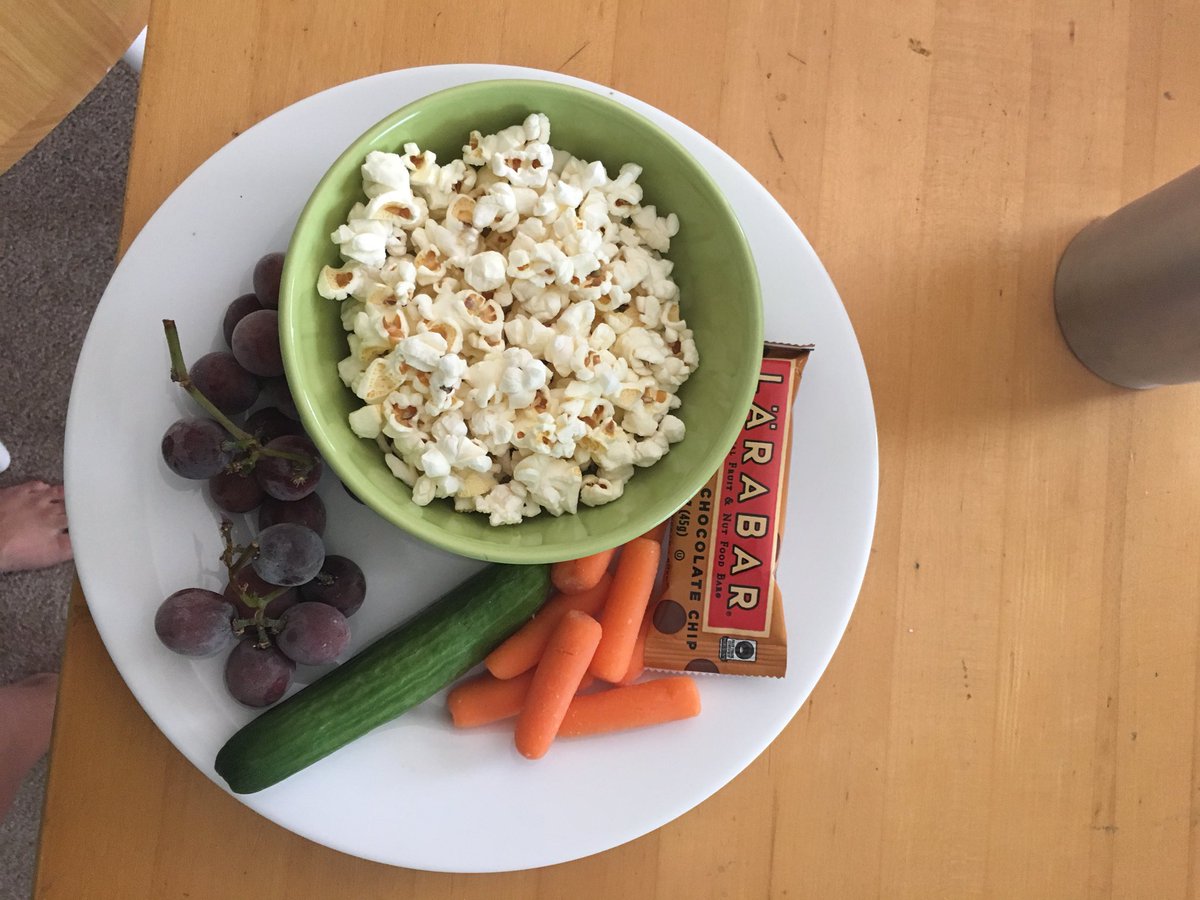 nvrhavievr's tweet photo. My meals these days. #assignmentprobs #cleanoutthatfridge https://t.co/adomo3gy46