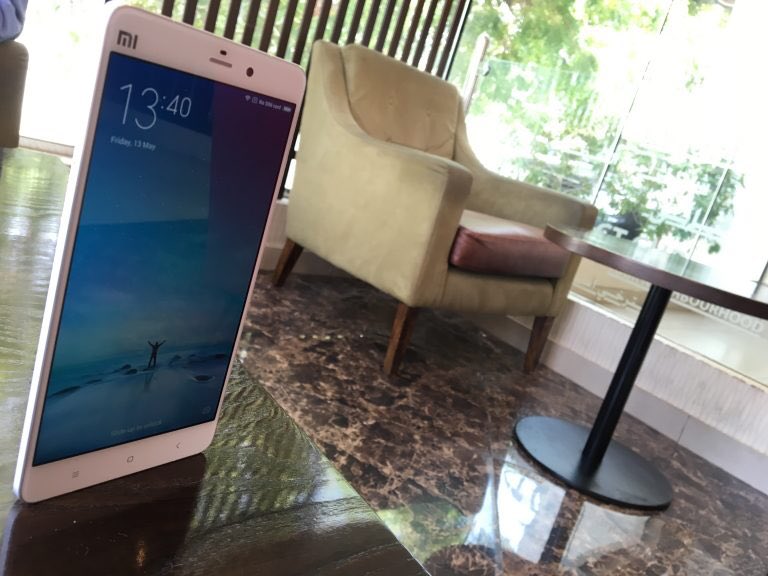 sowlef's tweet photo. لاتفوتكم تجربتنا لجهاز Mi Note من  @OoredooOman على هذا الرابط:
https://t.co/8ndixjVFnX

#سولف https://t.co/C9bXnt3UOx