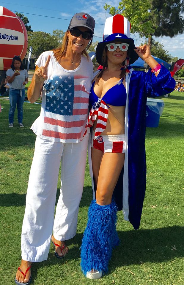 VolBQue's tweet photo. How AMAZING was it to have the legendary @hmcpeak1 at #VBQ5? Thanks for coming, Holly! #USAVolley2016 #GoUSA https://t.co/eeakxKkgaF
