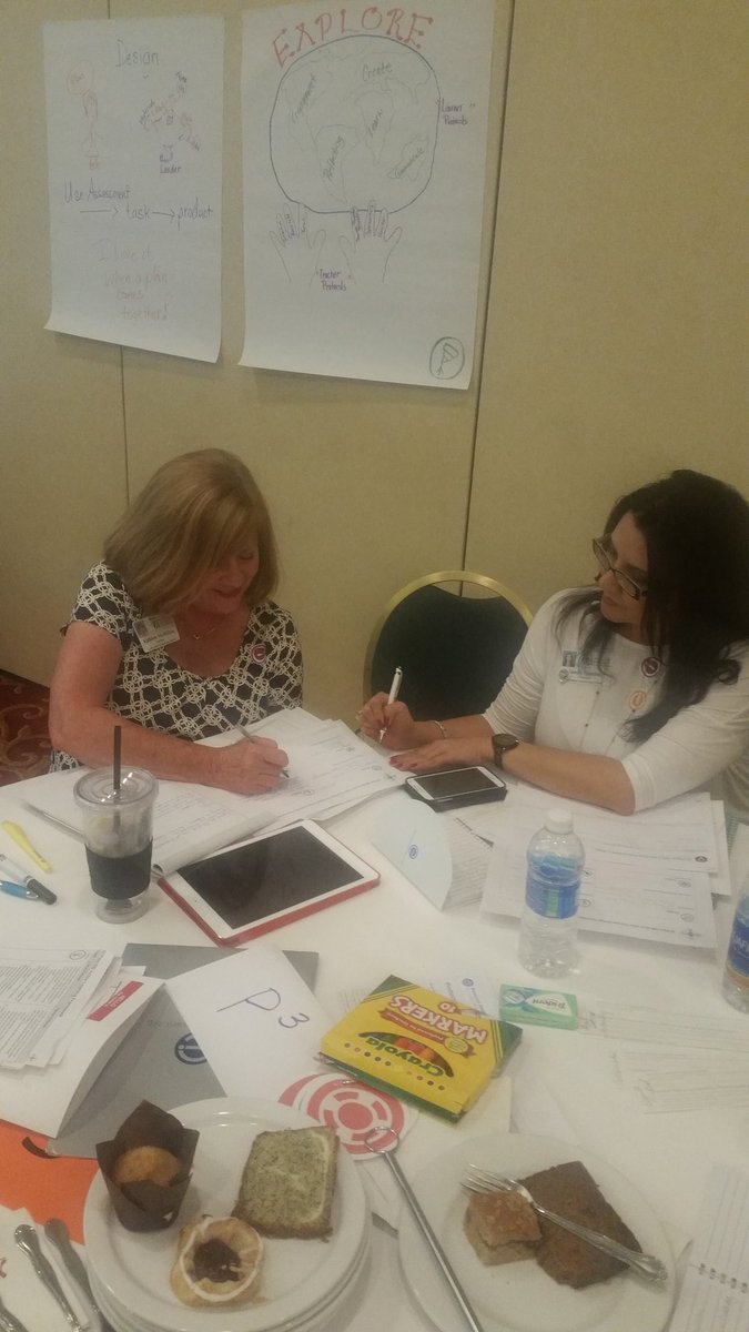 e_hillside's tweet photo. Burges Feeder Pattern Principals collaborating during Active Learning  Framework training.  #engage2learn;#iamepisd https://t.co/qUn34tWVd1