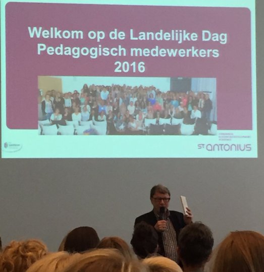 Inspirerende dag, gepassioneerde sprekers!  'Aanspreken van het gezonde brein', 'Kinderen kijken naar volwassene' ..