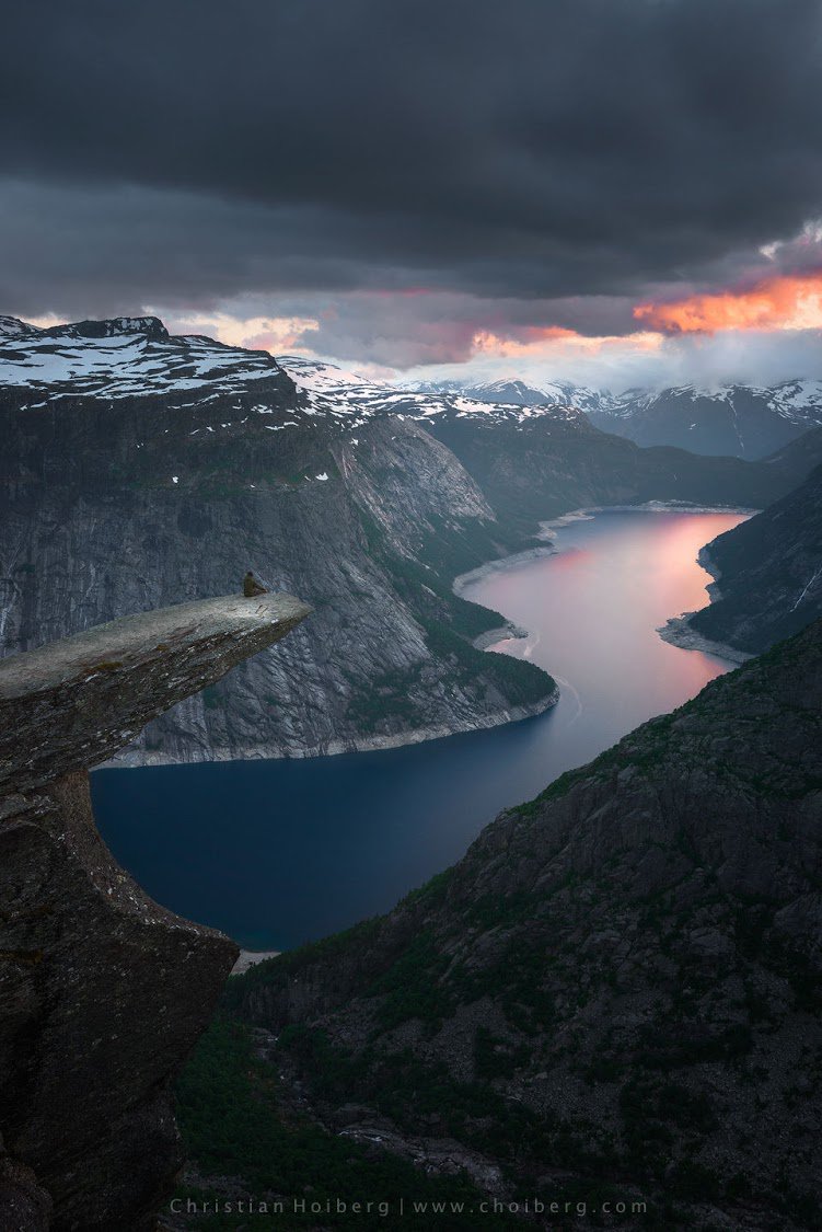 brands201's tweet photo. Who want’s to sit and enjoy this view? 750meter cliff Trolltunga https://t.co/3Vtk7U9VJ8