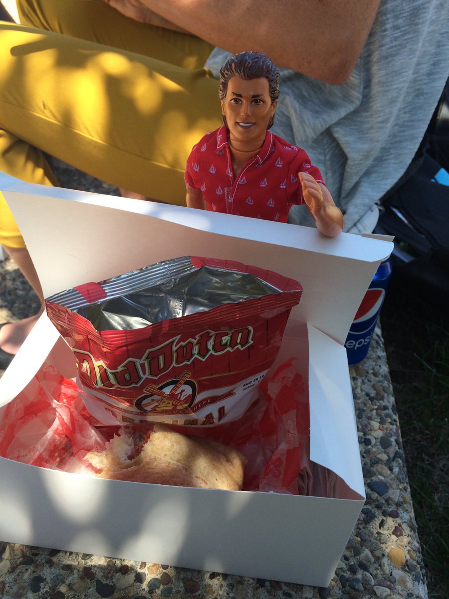 mrsbailey_wc's tweet photo. Brain is full from all the great learning now we're filling our tummies. #atplc #boxlunch #yumyum https://t.co/LKFbzWwjXS
