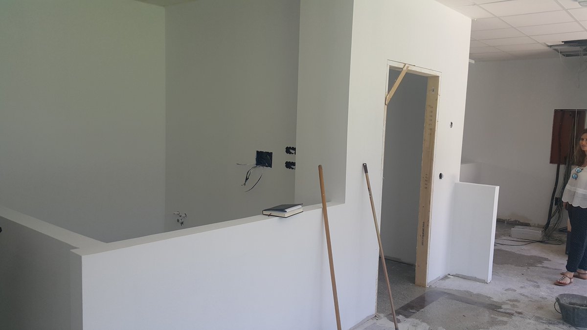 Impulsadp's tweet photo. Última fase de la adecuación de #local para la #Clínica odontológica infantil  en #Badajoz. https://t.co/4AnwLRTJet