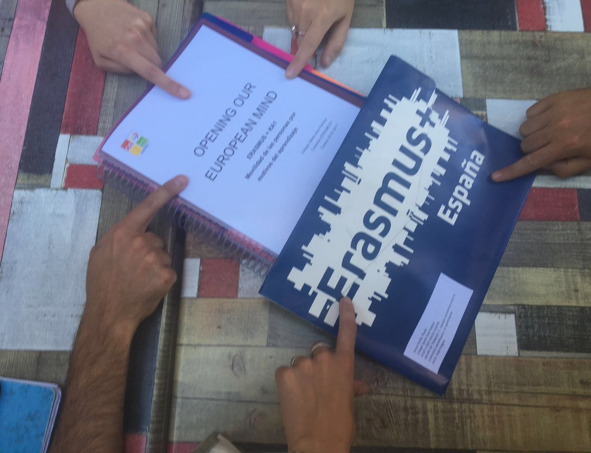 Painsgreen's tweet photo. Working hard! 
#Erasmus+team #SEPIEKA1CADIZ 
@jaraaaap @CarlosMartinLK @Jacobomai @MartaBestue https://t.co/BE1omnt9z5