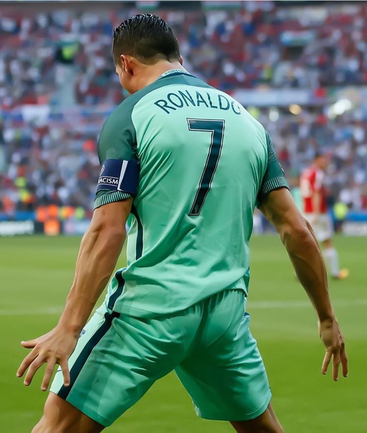 CristianoFacts's tweet photo. #CRecord marca GOL en 4 eurocopas consecutivas! 8 goles! A un gol del máximo goleador!!! SIIIUUU https://t.co/snXuYnoKrO
