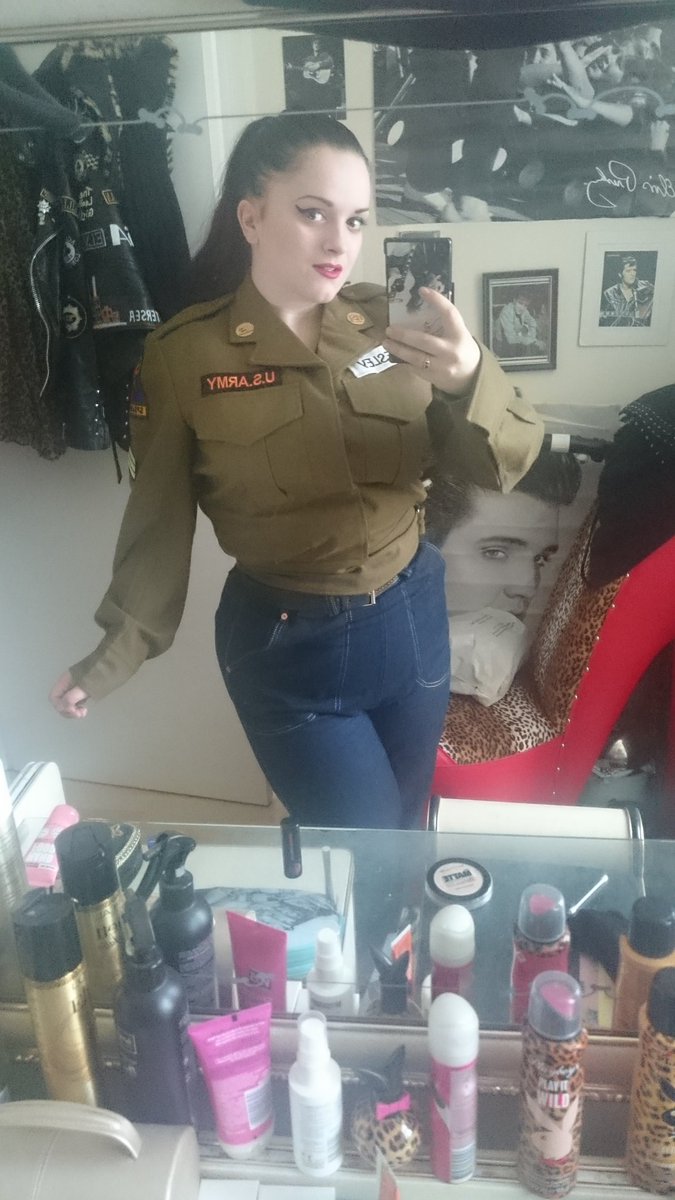 Anja27091991's tweet photo. Love my ikejacket #ikejacket #USArmy #1982 #1950 #teddygirl #teddygirlanja #curvywomen #curvygirl #ElvisPresley https://t.co/IulTnUiS1u