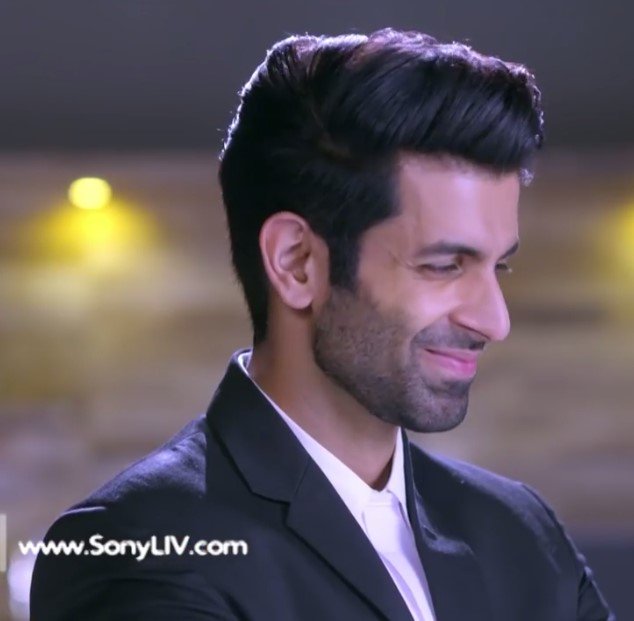 Firewhiskeyy's tweet photo. "Suman, tum toh James Bond nikhli."
#JamesBond #hispassword #everthinghappensforareason #EkDujeKeVaaste https://t.co/fb2tkOOG4j