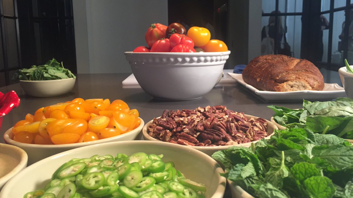 annacspitzer's tweet photo. Today's #ChefWorkshop menu: Colorful vegetables, healthy fats and proteins. 🌱💚 @HyattTweets @BeWellTeam https://t.co/CmIzwIVgHG