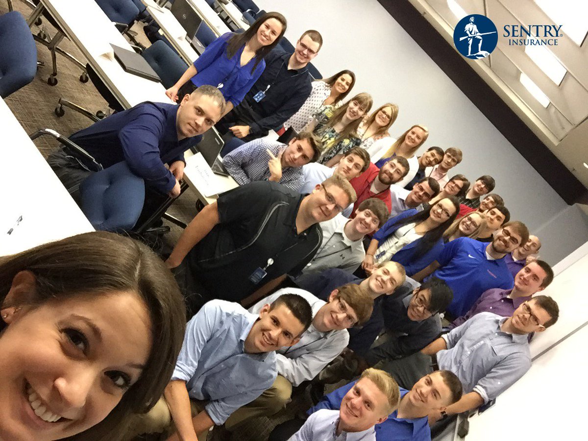 SentryInsurance's tweet photo. Our #SentryIntern group getting ready for their LinkedIn #WednesdayWorkshop on #NationalSelfieDay https://t.co/rSyWuOue0l