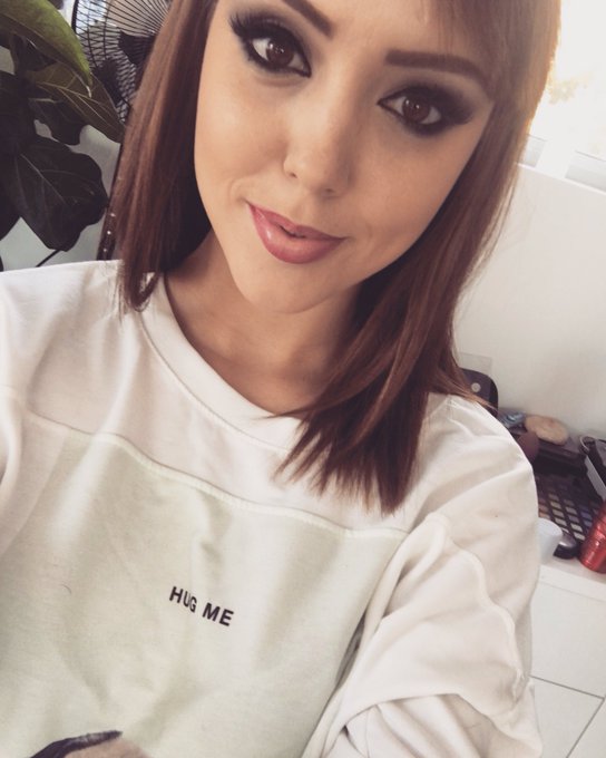 Im a little Doll 👑😏💁🏼 https://t.co/r4tbV0W7IK