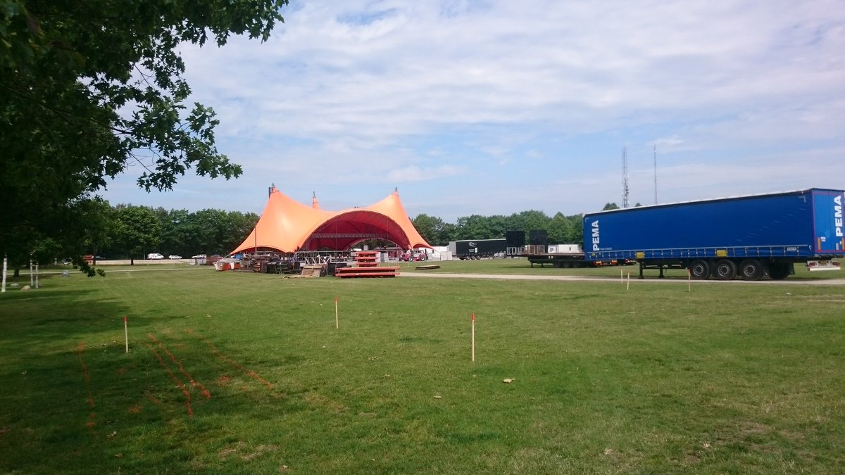 DanielEspeland's tweet photo. Today #doubleu has been out &amp; about at #rf16, preparing delivery of 1000 bike parkings @orangefeeling @doubleubike https://t.co/fz8De23RXn