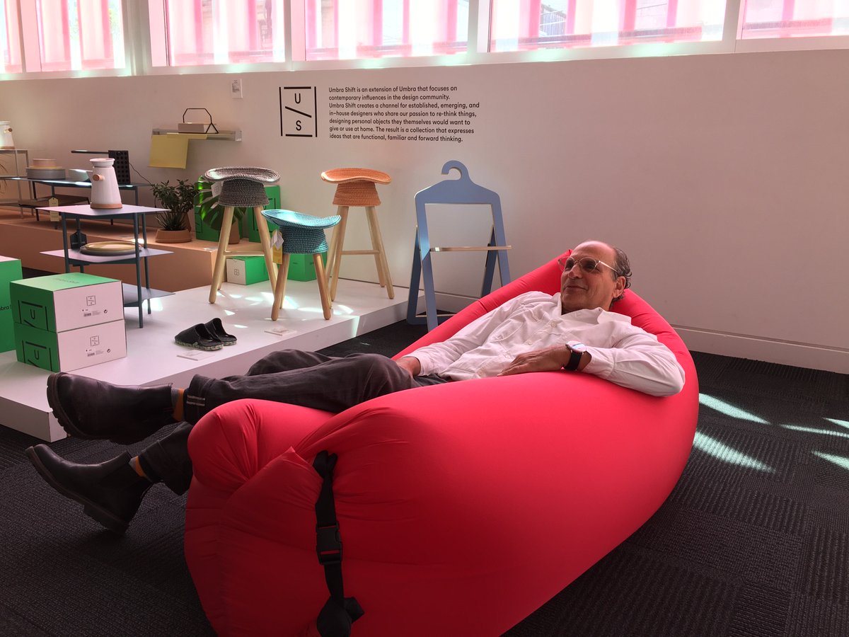 FatboyUSA's tweet photo. Spotted: @umbra_ltd Co-Founder & VP of Inspiration #PaulRowan relaxing in his #LamzacTheOrigina! #FatboyUSA https://t.co/MGZHTpe9j4
