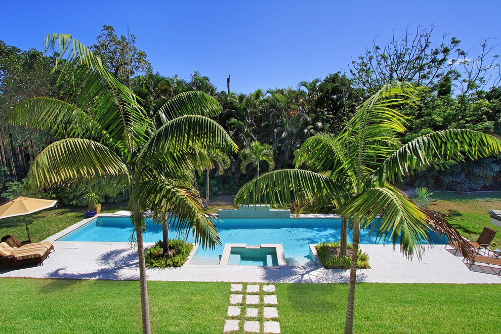 JimMcCannPB's tweet photo. #livewhoyouare Happy Summertime from Palm Beach! #luxuryliving #palmbeachrealestate https://t.co/cRdyBpEMW4