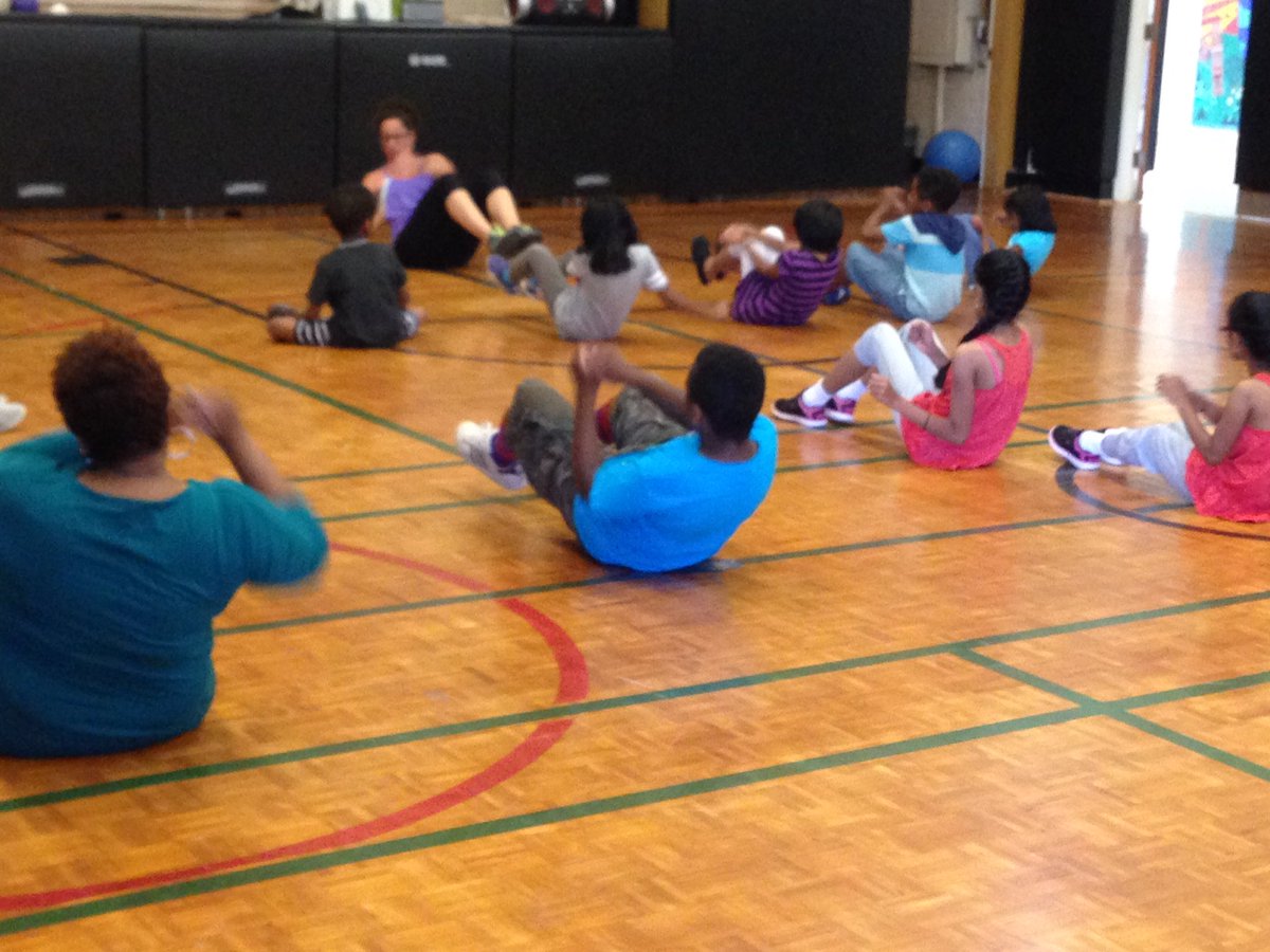 Meadowvale_TDSB's tweet photo. Amazing turnout to our first Family Fitness Night!! @FitforLife_TDSB @tdsb https://t.co/6jCMLv18Kl