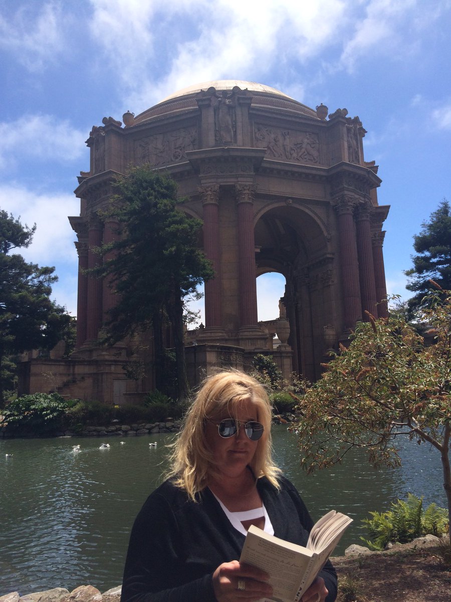 mspiper202's tweet photo. Getting some summer reading in at Palace of the Arts in San Francisco! #CVHSUMMERLEARNING https://t.co/VMR8w6KDw7