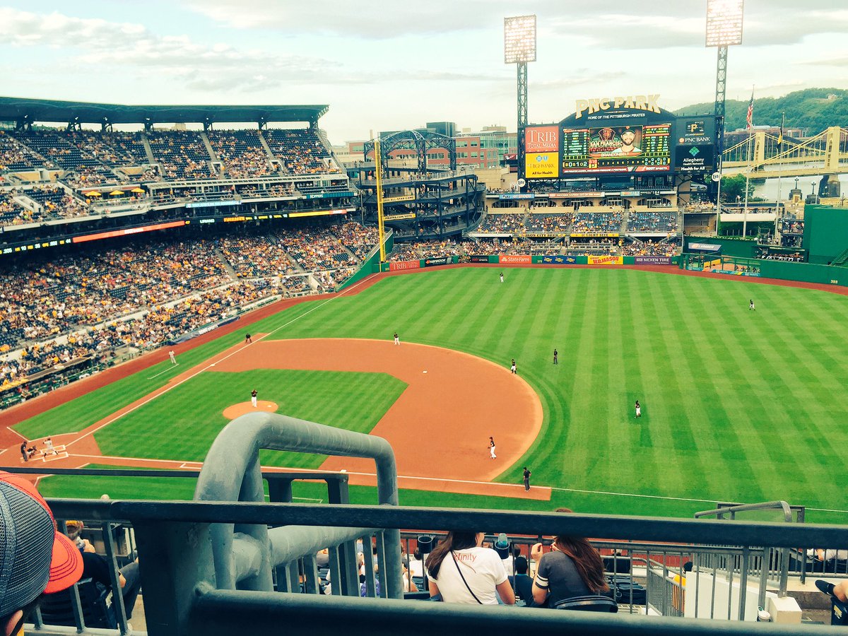 nsnebs21's tweet photo. Lets Go Bucs ⚾️❤️💙 #RMUNight #alumni https://t.co/swKCFgBCQn