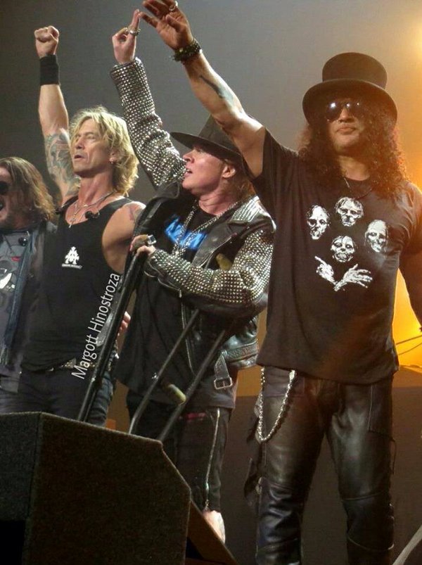 TOMORROW, TOMORROW!
GUNS N' ROSES STARTS GREAT SHOW
Venue: Ford Field, DETROIT, MI